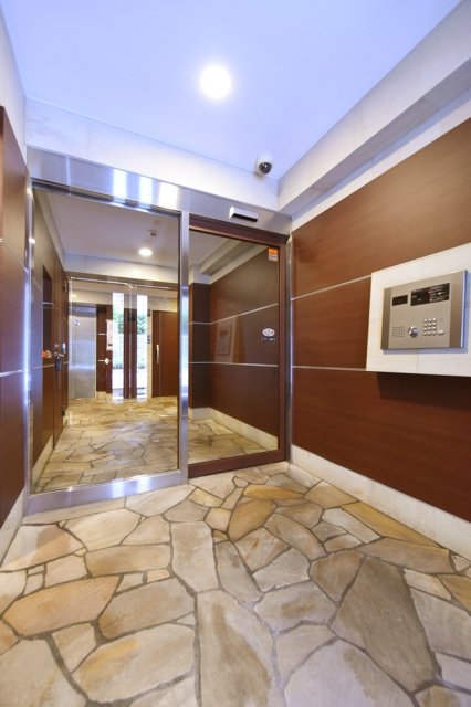 25/30 エントランス