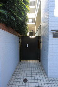 16/16 エントランス