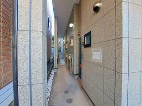 16/16 エントランス