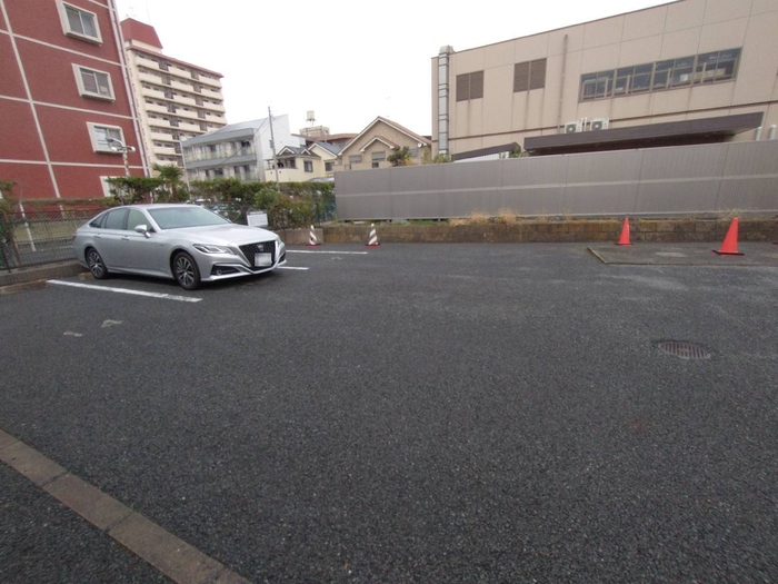 14/14 駐車場