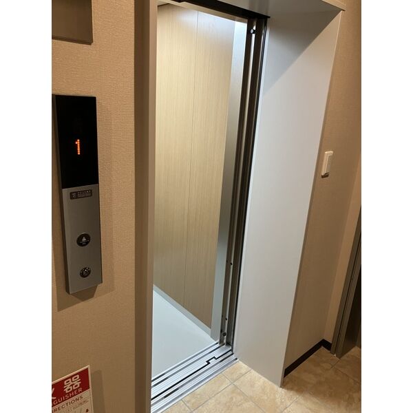 15/15 エントランス