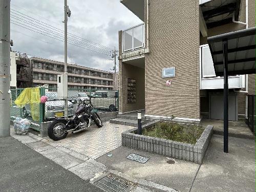 14/23 エントランス