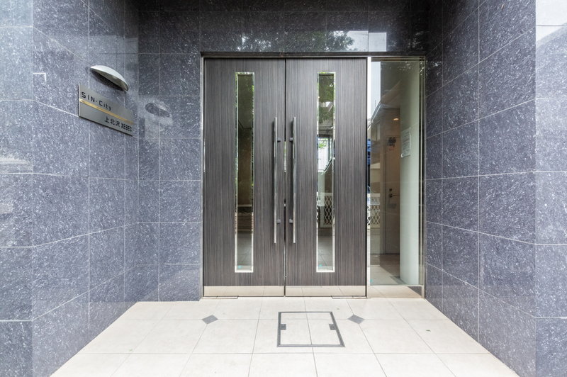 5/5 エントランス