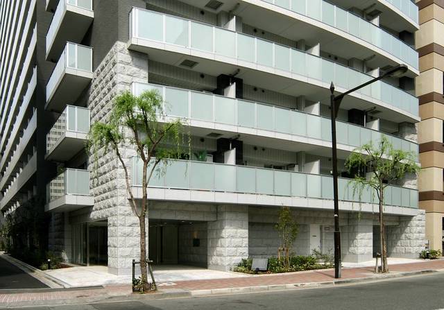 27/28 エントランス