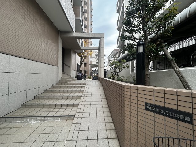 25/30 エントランス