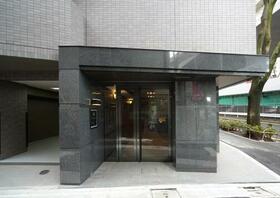 16/16 エントランス