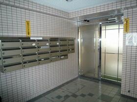 16/16 エントランス