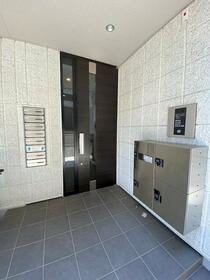 16/16 エントランス