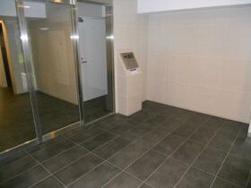 16/16 エントランス