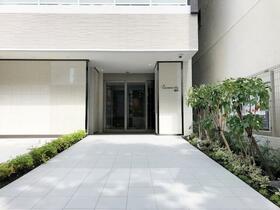 16/16 エントランス