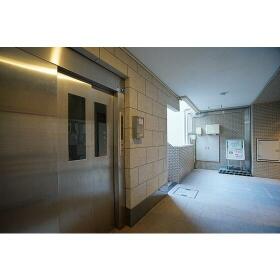 16/16 エントランス