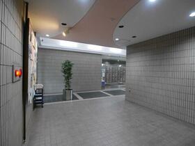 16/16 エントランス