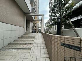 16/16 エントランス