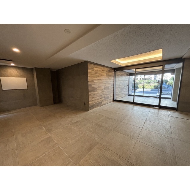 15/15 エントランス