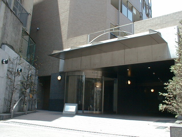 16/16 エントランス