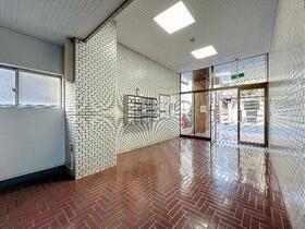 16/16 エントランス