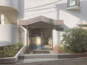 16/16 エントランス