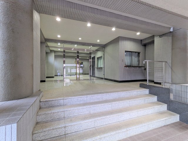 16/25 エントランス