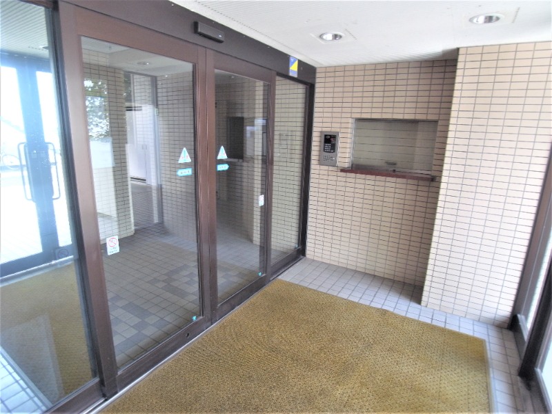 18/26 エントランス