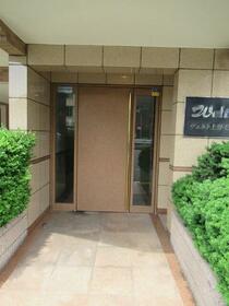 16/16 エントランス