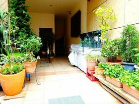 16/16 エントランス