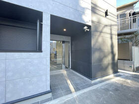 16/16 エントランス