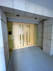 16/16 エントランス