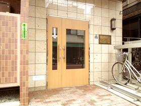 16/16 エントランス