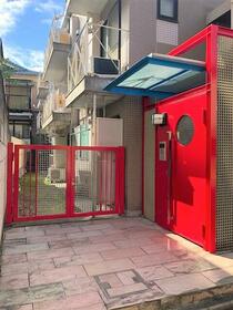 5/5 エントランス