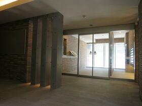 16/16 エントランス