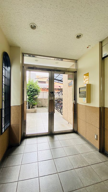 17/17 エントランス