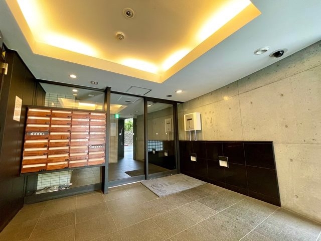 16/18 エントランス