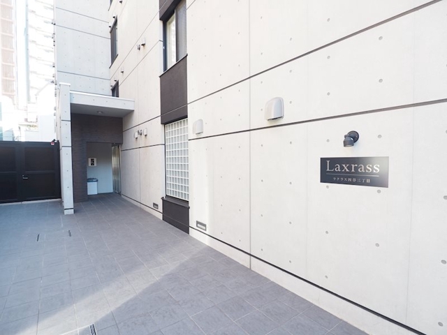 20/21 エントランス