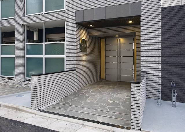 18/25 エントランス