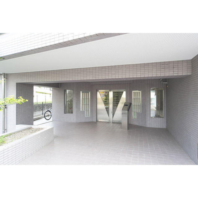 16/16 エントランス