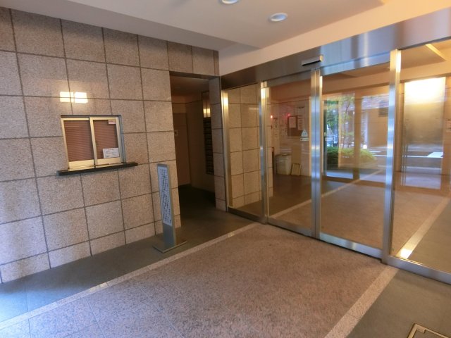 2/2 エントランス