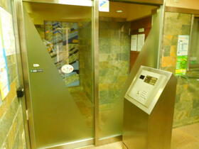 5/5 エントランス