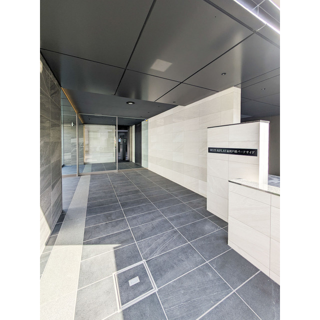 16/23 エントランス