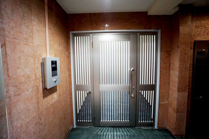 16/16 エントランス