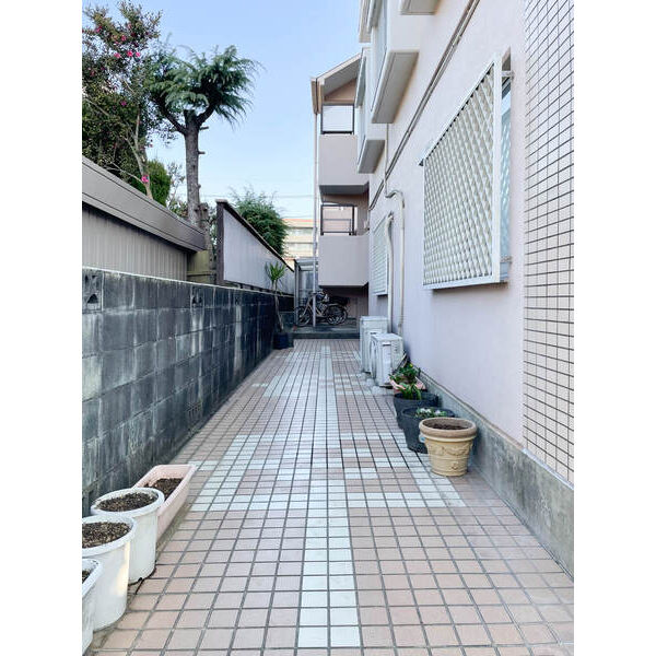 20/21 エントランス