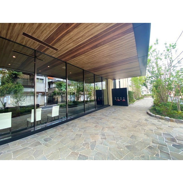 5/5 エントランス