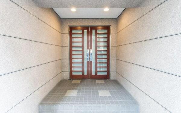 5/5 エントランス