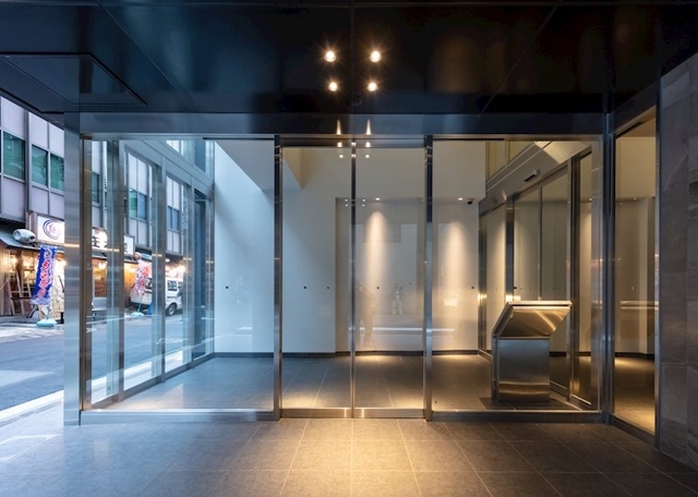 23/25 エントランス