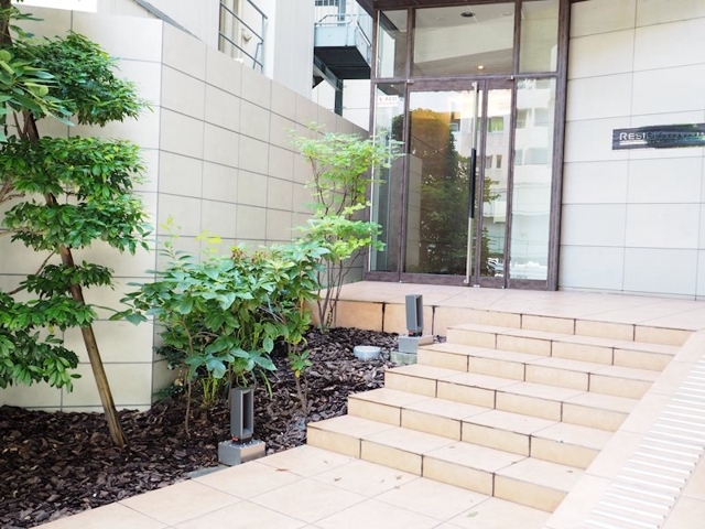 21/30 エントランス