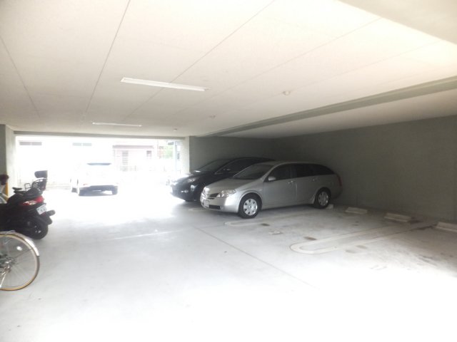 22/27 駐車場