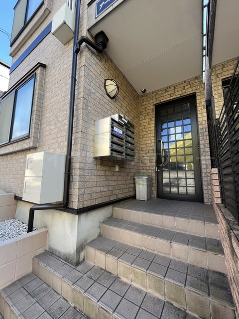 27/29 エントランス