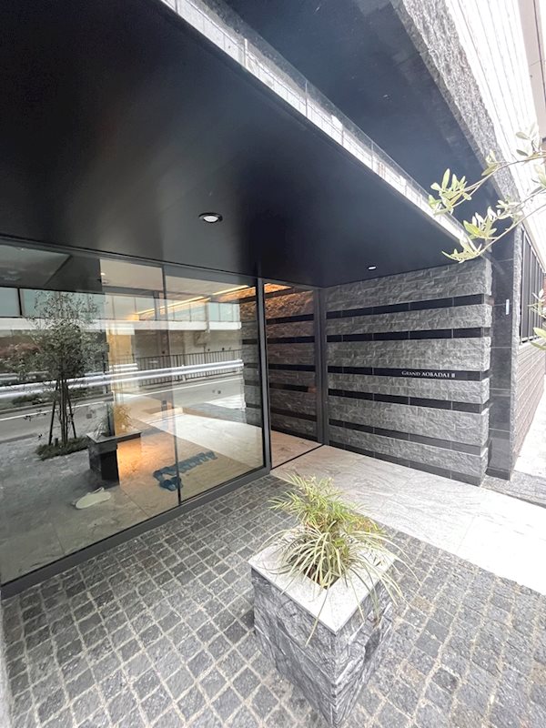 15/15 エントランス