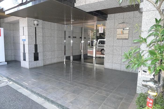 13/14 エントランス