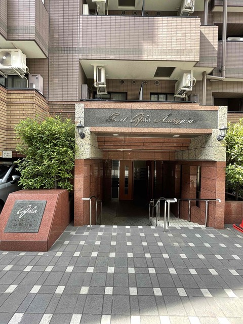 23/29 エントランス