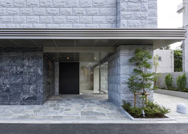 23/27 エントランス